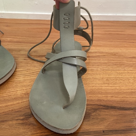 Free People Vacation Day Wrap Sandals Light Grey Leather Size 37 EU 7 US - Picture 10 of 13